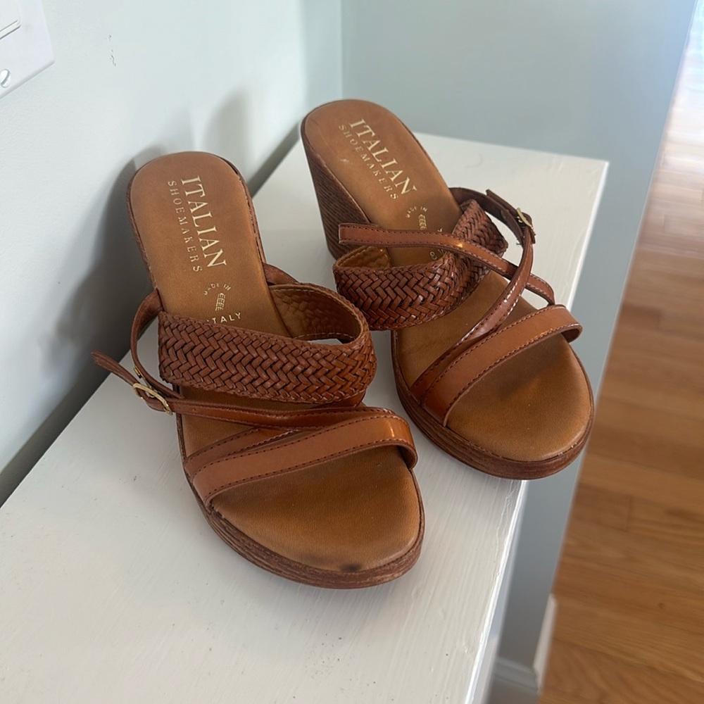 Women’s size 8 Wide sandals